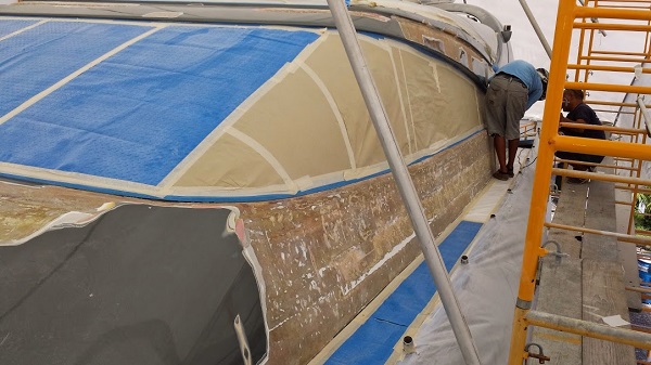 Yacht Fiberglass repair refinishing